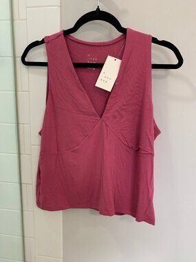 A New Day V neck Tank Top sz L